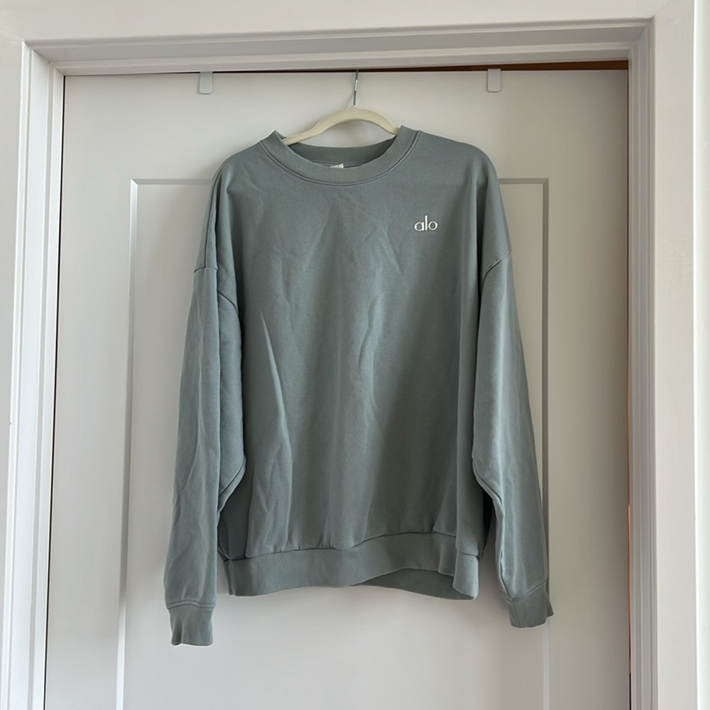 ALO Yoga Light Blue Sweatshirt - Picture 6 of 6